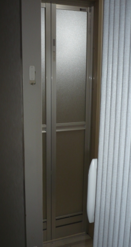 大阪市　【浴室ドア交換】