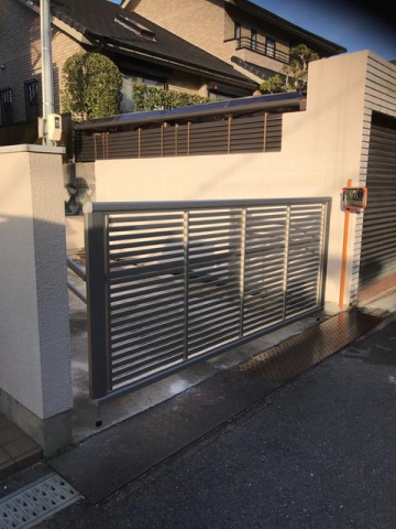 和泉市Ｙ様邸　電動アップゲート取付け工事