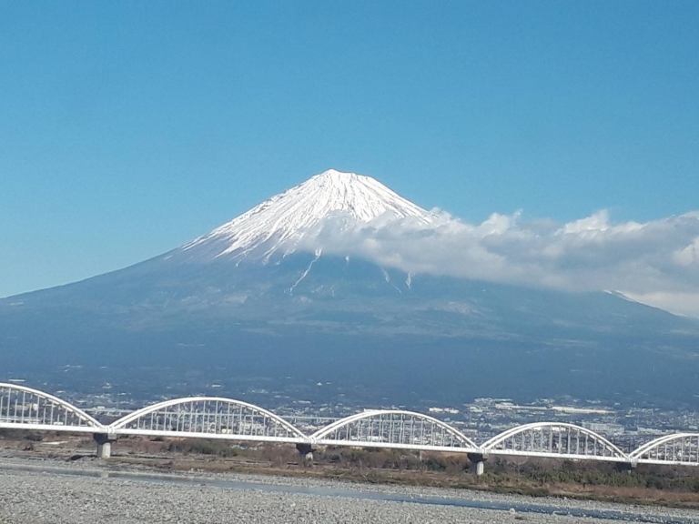 横浜に向かう新幹線から見えた富士山♪